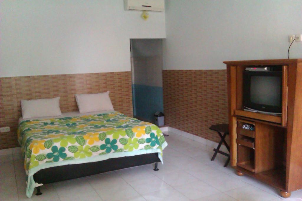 Puri Mandhara Lovina Hotel Buitenkant foto