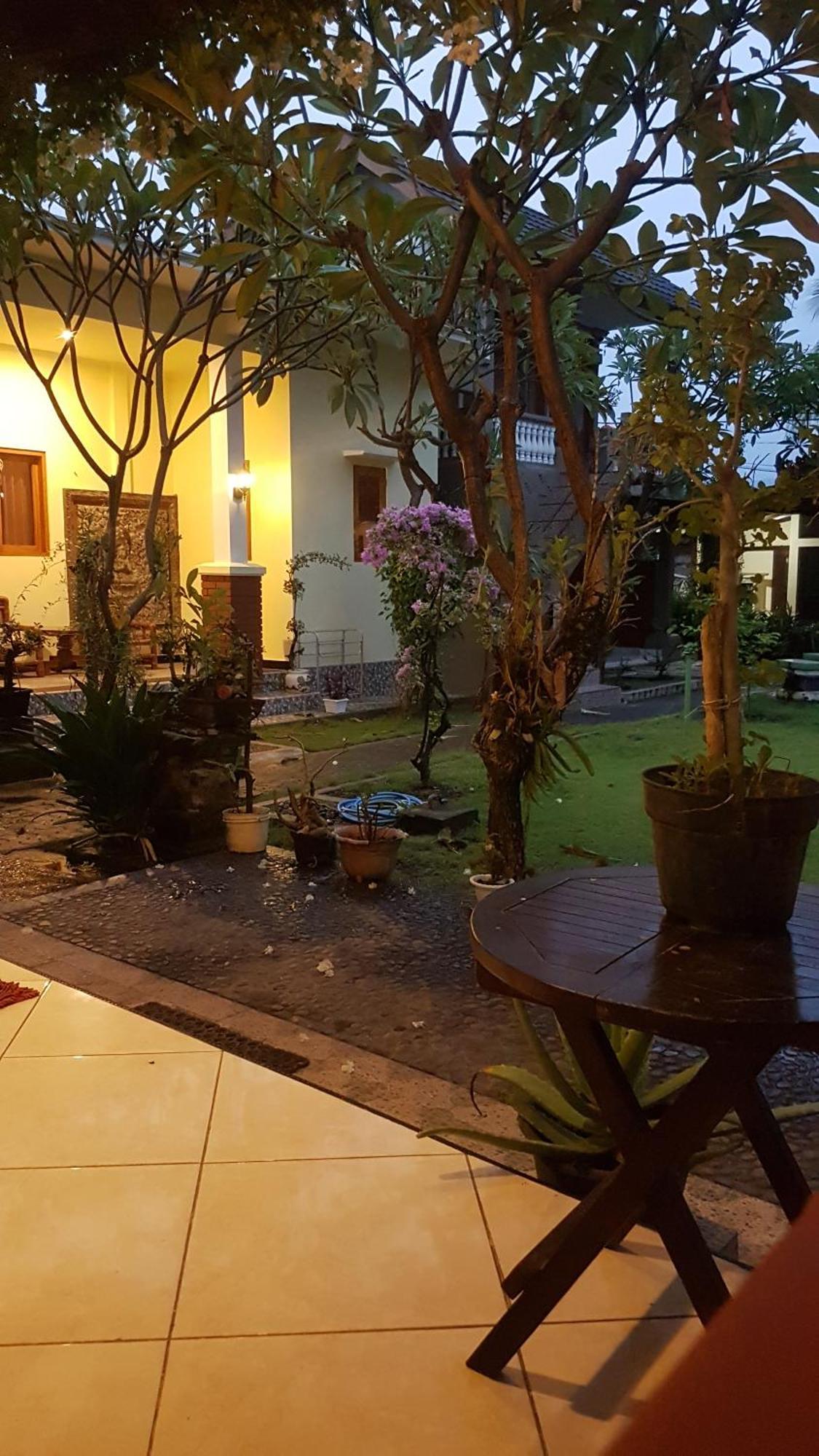 Puri Mandhara Lovina Hotel Buitenkant foto