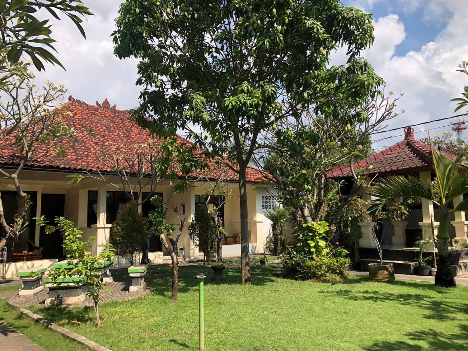 Puri Mandhara Lovina Hotel Buitenkant foto