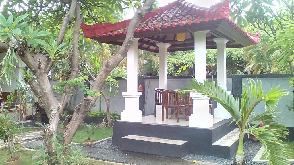 Puri Mandhara Lovina Hotel Buitenkant foto