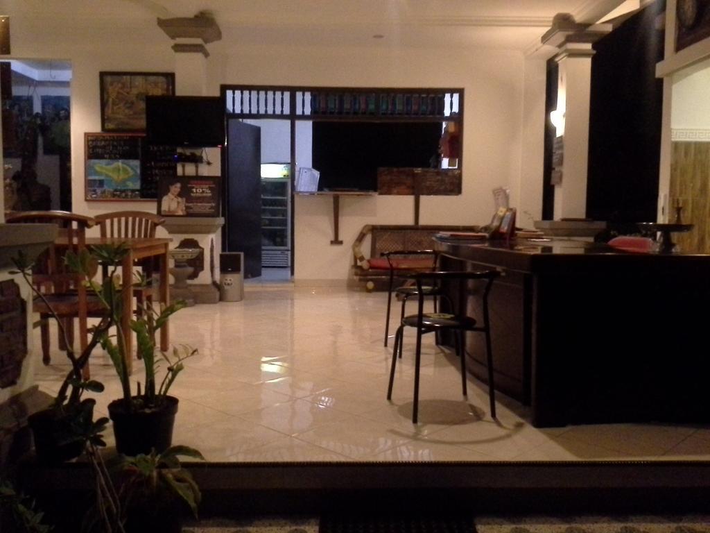 Puri Mandhara Lovina Hotel Buitenkant foto