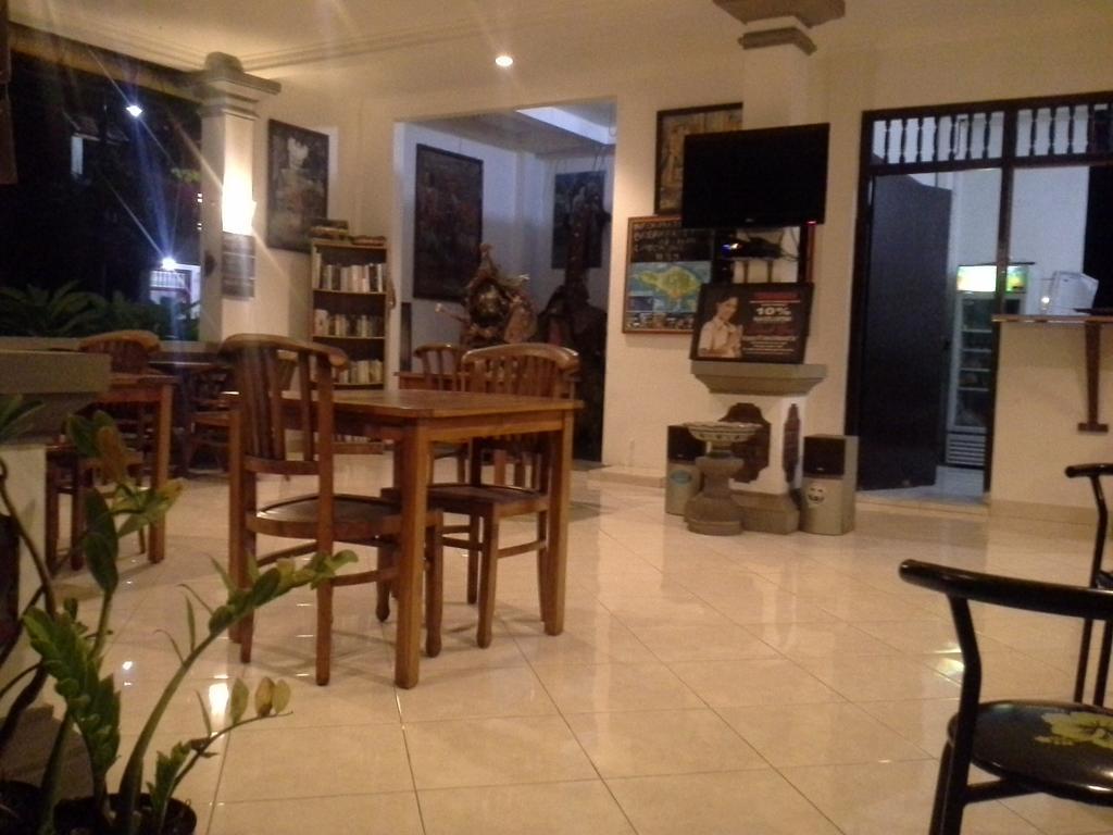 Puri Mandhara Lovina Hotel Buitenkant foto