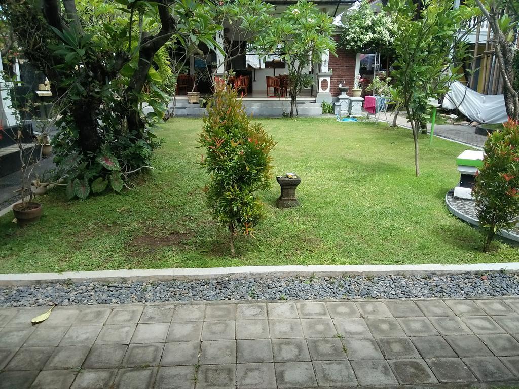 Puri Mandhara Lovina Hotel Buitenkant foto