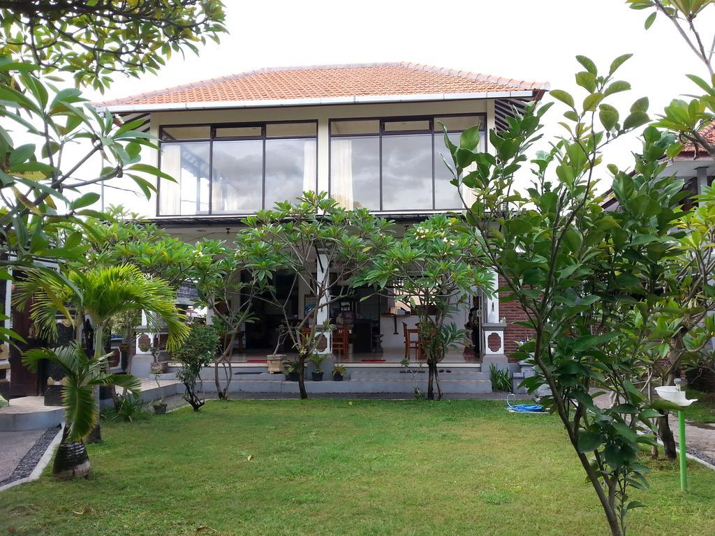 Puri Mandhara Lovina Hotel Buitenkant foto
