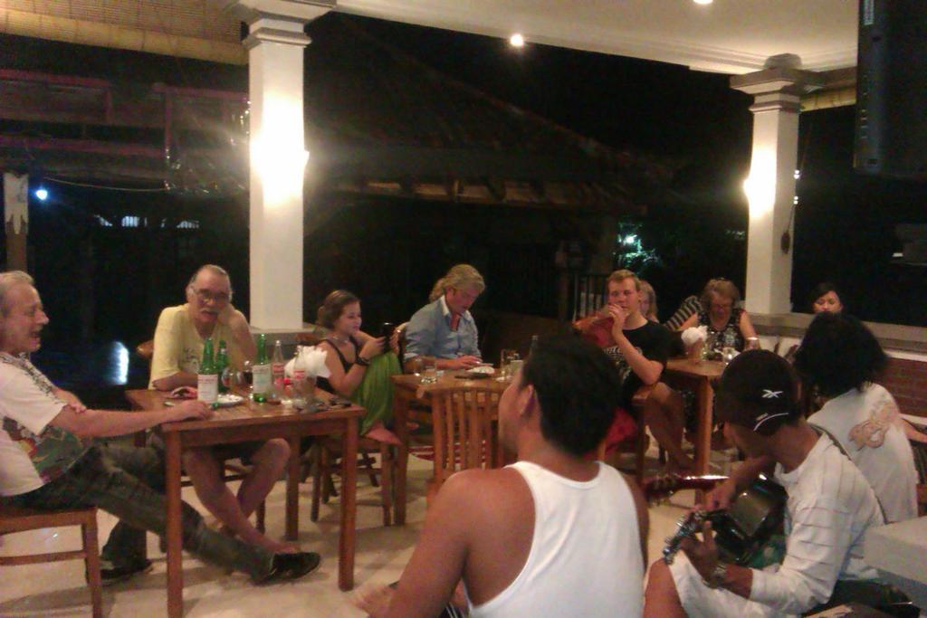 Puri Mandhara Lovina Hotel Buitenkant foto