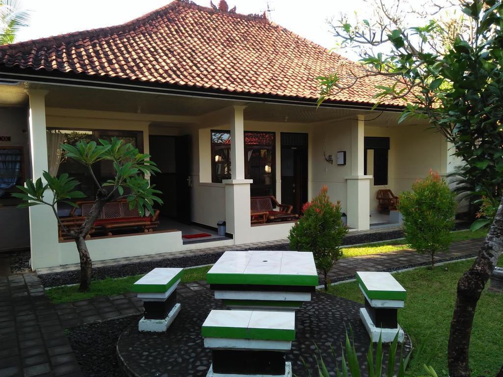 Puri Mandhara Lovina Hotel Buitenkant foto