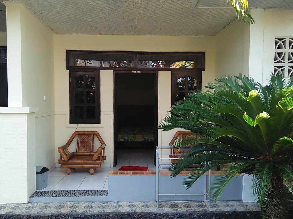 Puri Mandhara Lovina Hotel Buitenkant foto