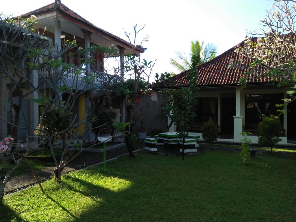 Puri Mandhara Lovina Hotel Buitenkant foto